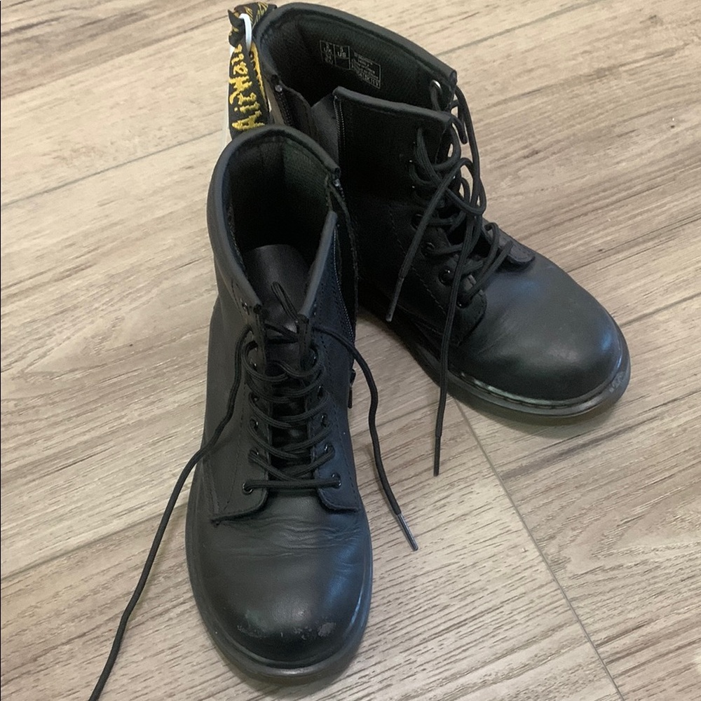 Kids sz 2 Dr. Martens Black Leather Men's Boots